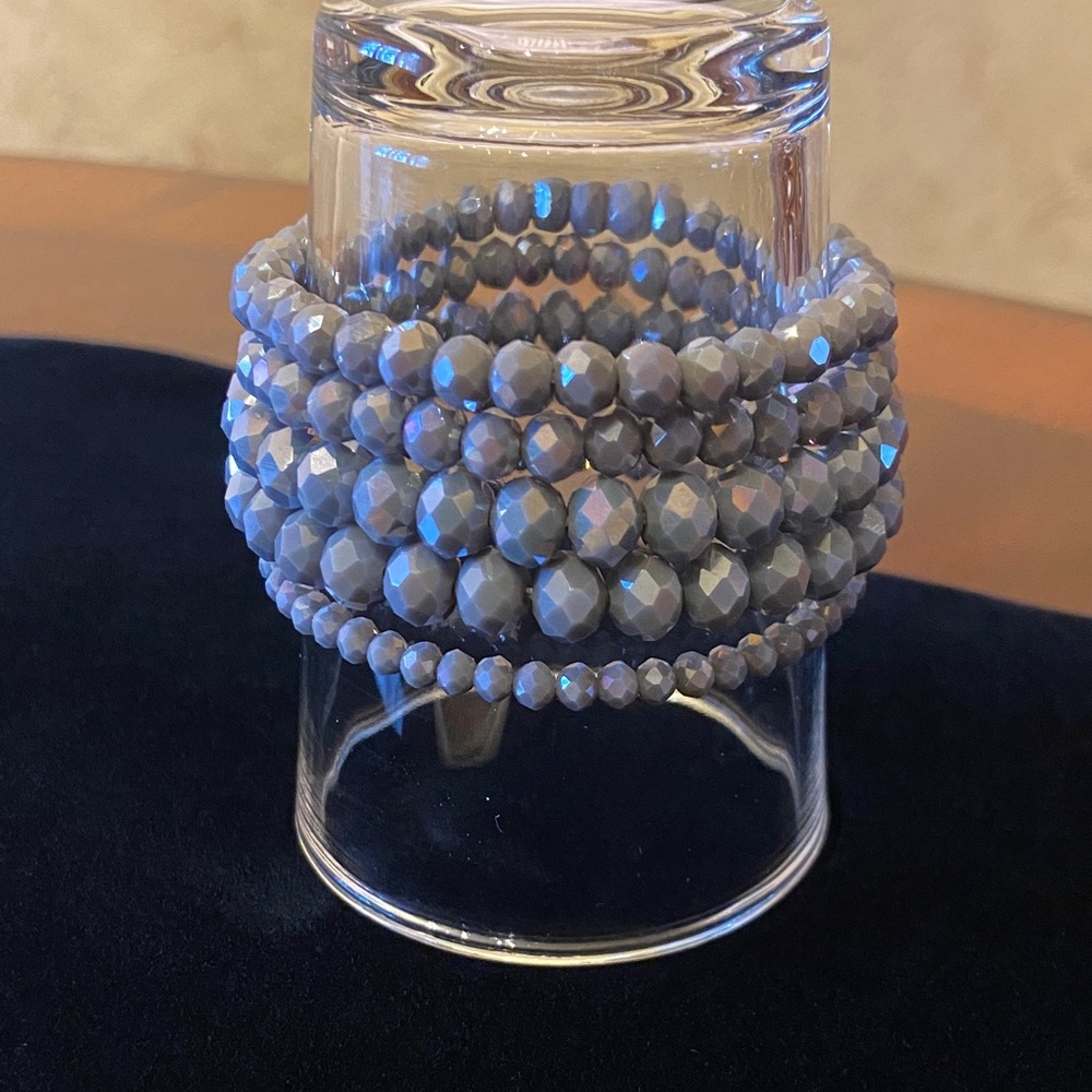 Elegant Beaded Bracelet Set-10 - Picture 3 of 7